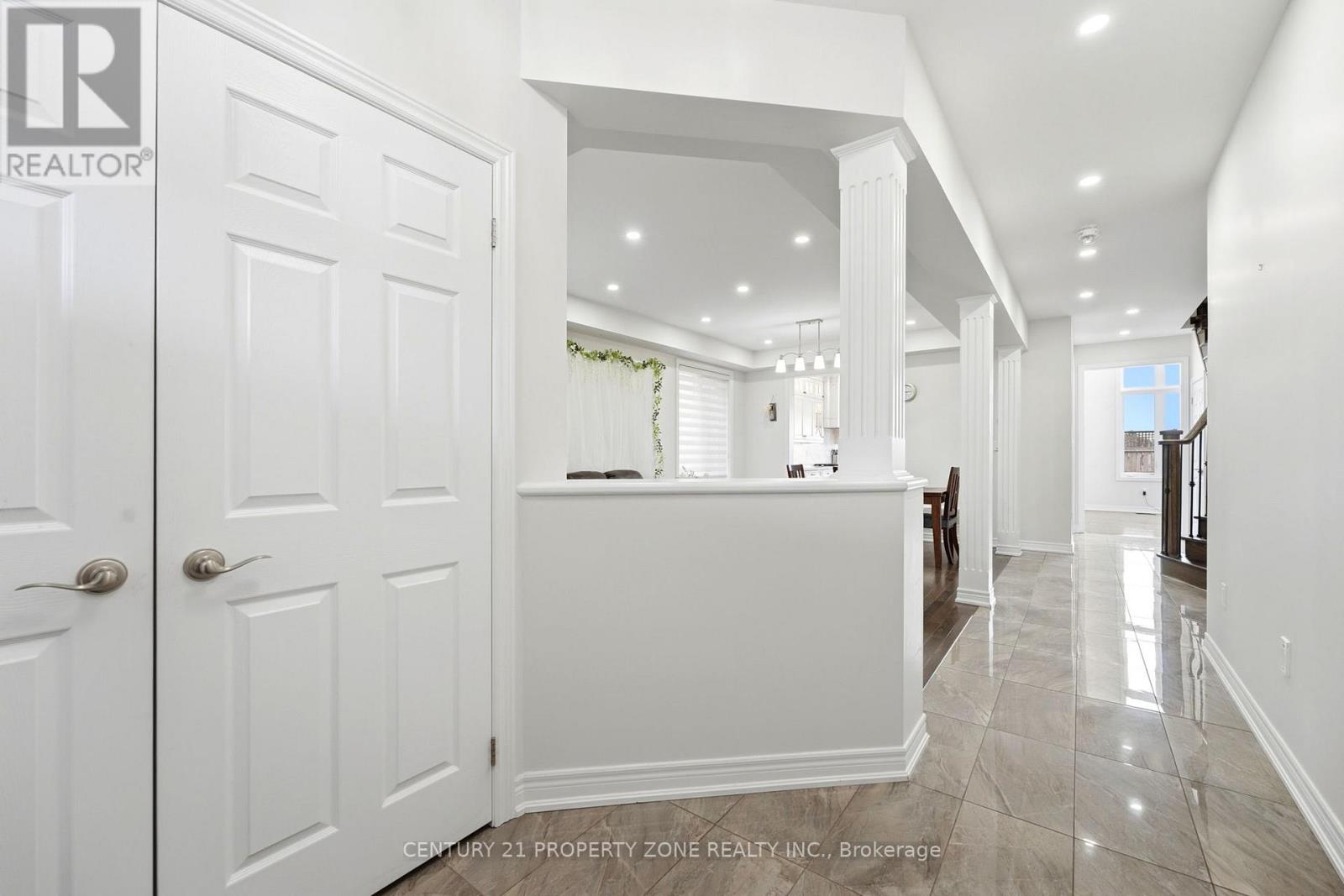 193 Bonnieglen Farm Boulevard, Caledon, Ontario  L7C 4C1 - Photo 5 - W13087262