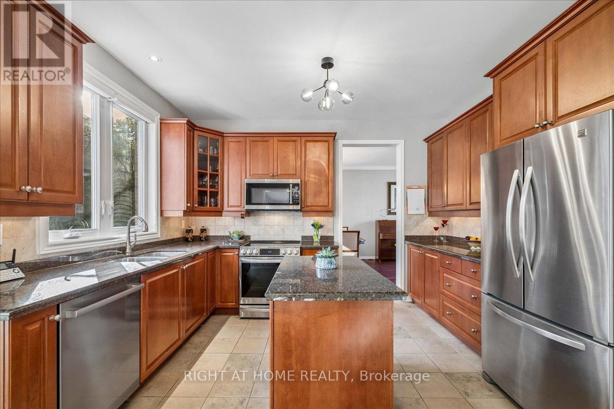 2021 Oak Grove Place, Burlington (Orchard), Ontario  L7L 6M8 - Photo 16 - W13087284