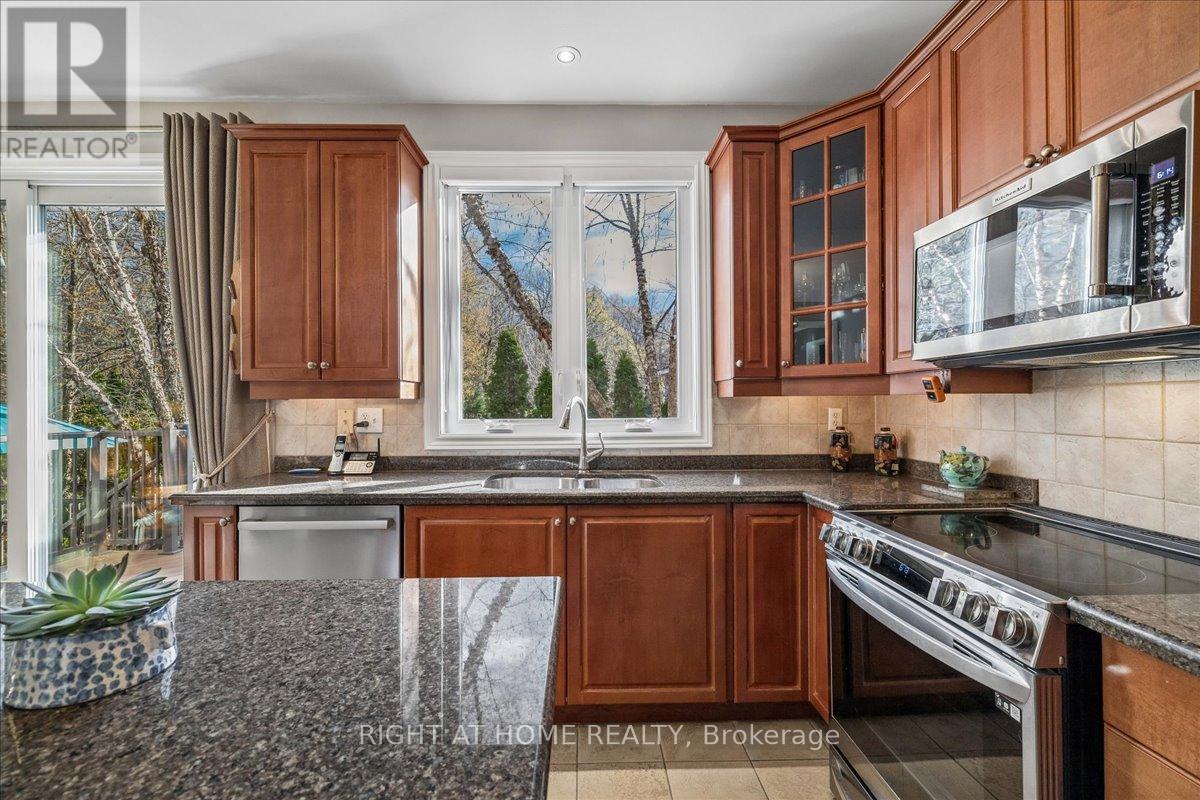 2021 Oak Grove Place, Burlington (Orchard), Ontario  L7L 6M8 - Photo 17 - W13087284