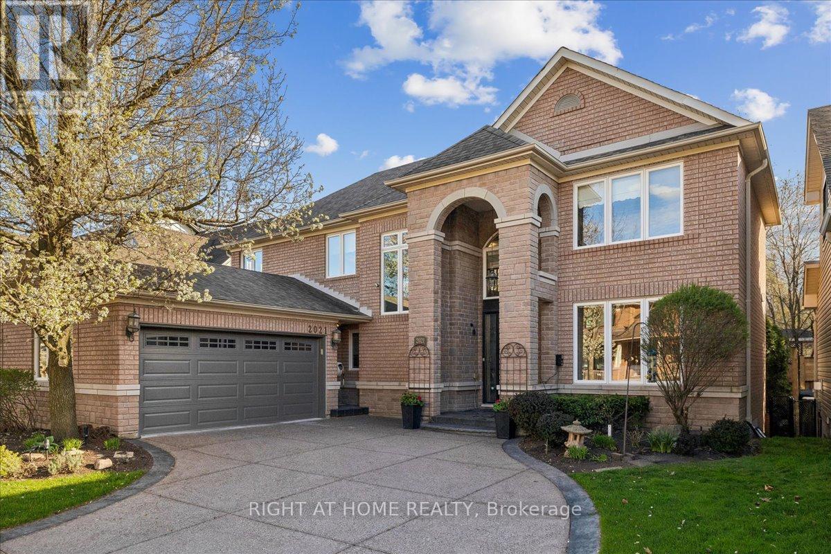 2021 Oak Grove Place, Burlington (Orchard), Ontario  L7L 6M8 - Photo 2 - W13087284