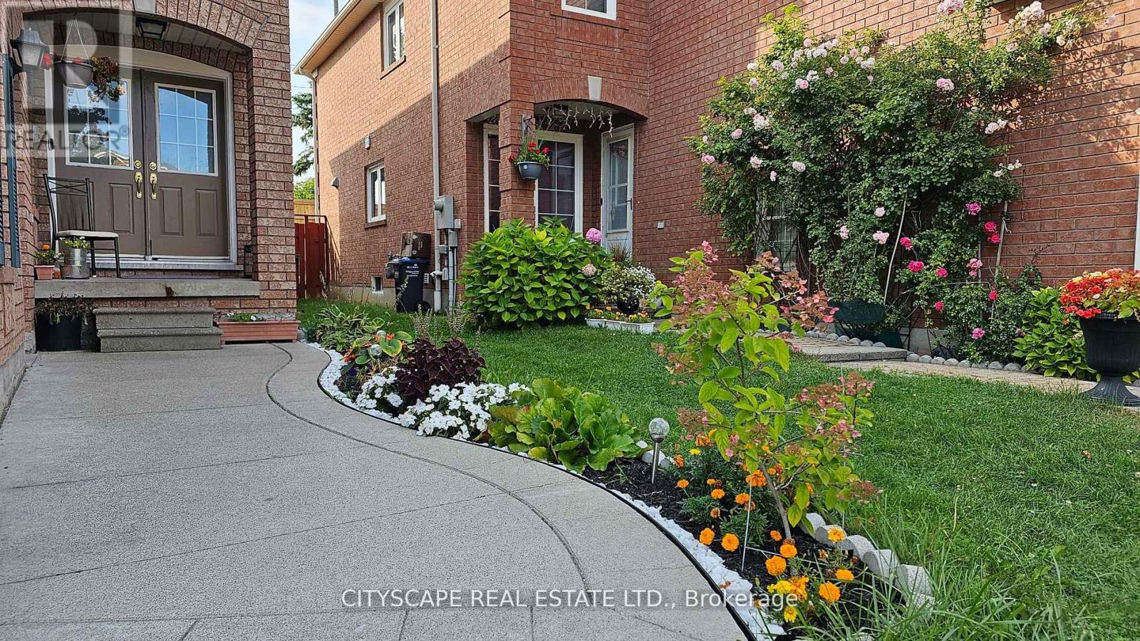 1408 Quest Circle, Mississauga, Ontario  L5N 8B4 - Photo 2 - W13087316