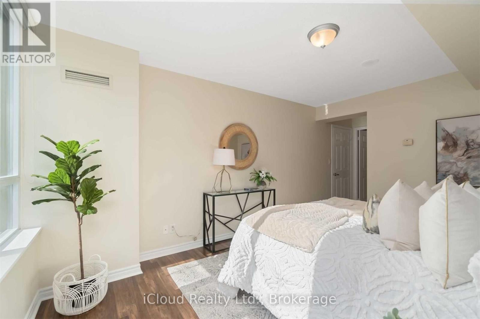 811 - 335 Rathburn Road W, Mississauga (City Centre), Ontario  L5B 0C8 - Photo 15 - W13087322