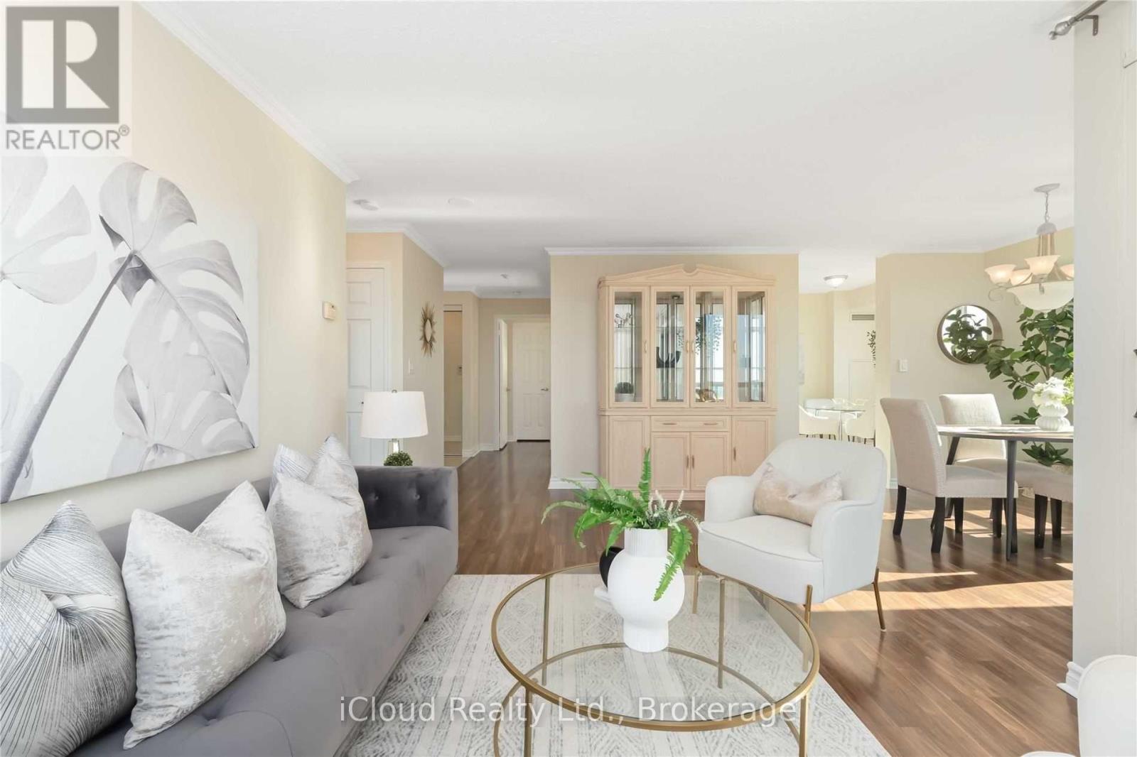 811 - 335 Rathburn Road W, Mississauga (City Centre), Ontario  L5B 0C8 - Photo 2 - W13087322