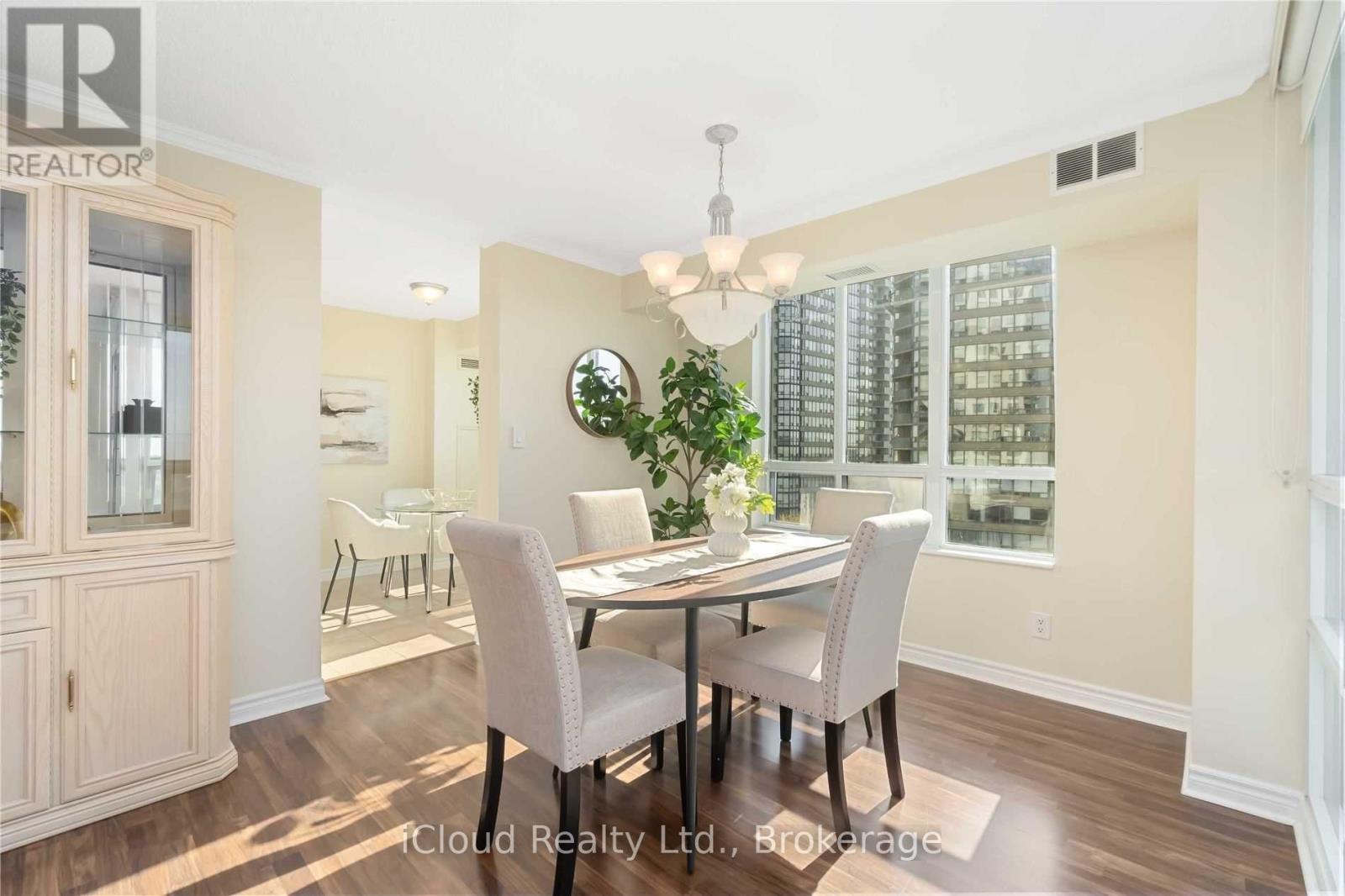811 - 335 Rathburn Road W, Mississauga (City Centre), Ontario  L5B 0C8 - Photo 5 - W13087322