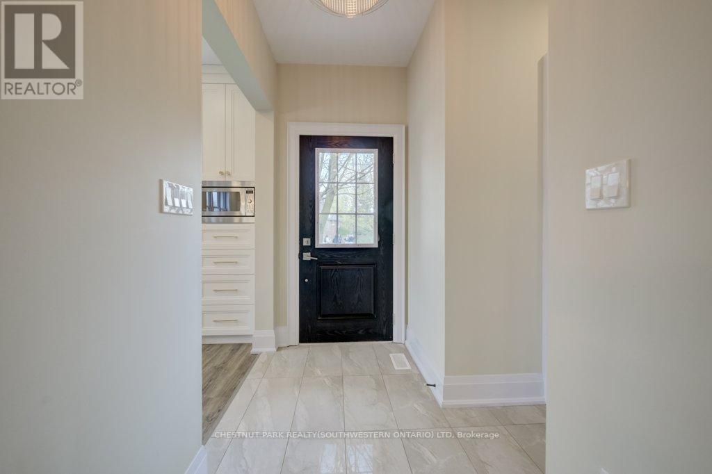 91 Albert Street, Waterloo, Ontario  N2L 3S6 - Photo 3 - X13087328