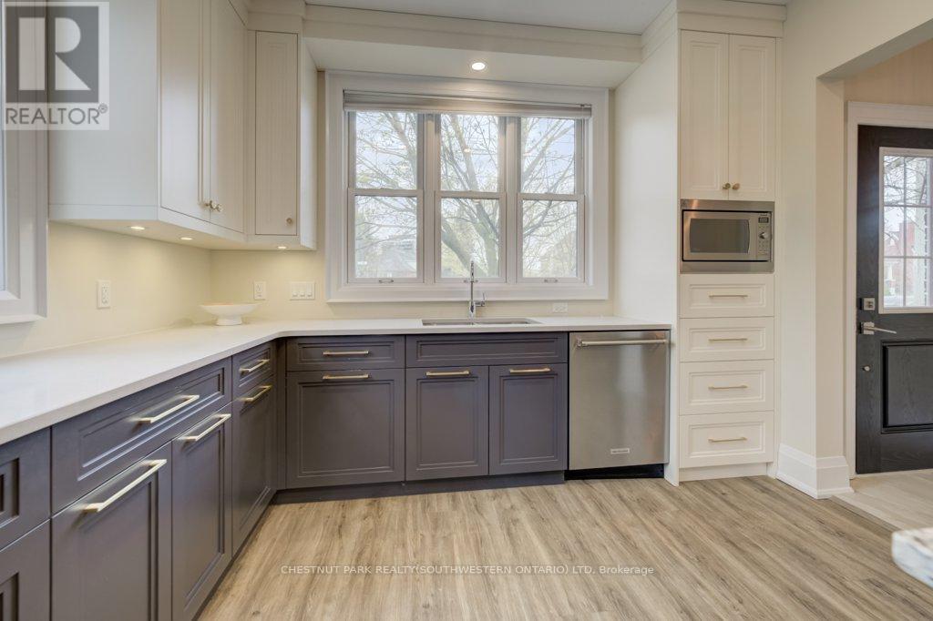 91 Albert Street, Waterloo, Ontario  N2L 3S6 - Photo 6 - X13087328