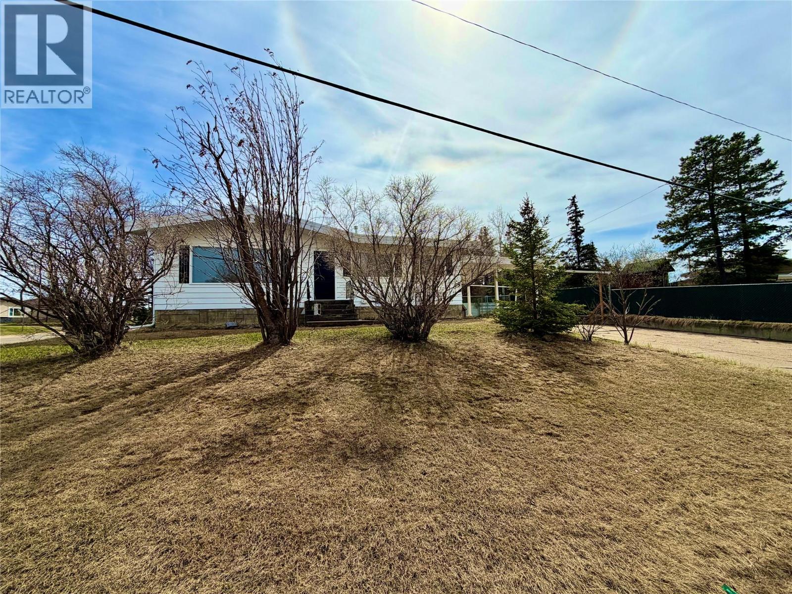1501 111 Avenue, Dawson Creek, British Columbia  V1G 2X8 - Photo 1 - 10374714
