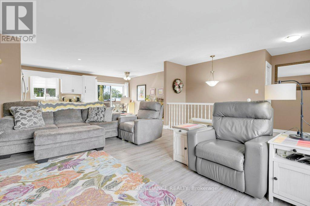 12 Stonegate Crescent, Quinte West, Ontario  K0K 2C0 - Photo 11 - X12984960