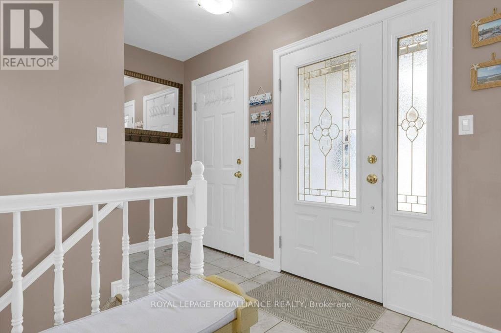 12 Stonegate Crescent, Quinte West, Ontario  K0K 2C0 - Photo 8 - X12984960