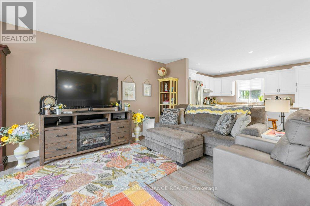 12 Stonegate Crescent, Quinte West, Ontario  K0K 2C0 - Photo 9 - X12984960