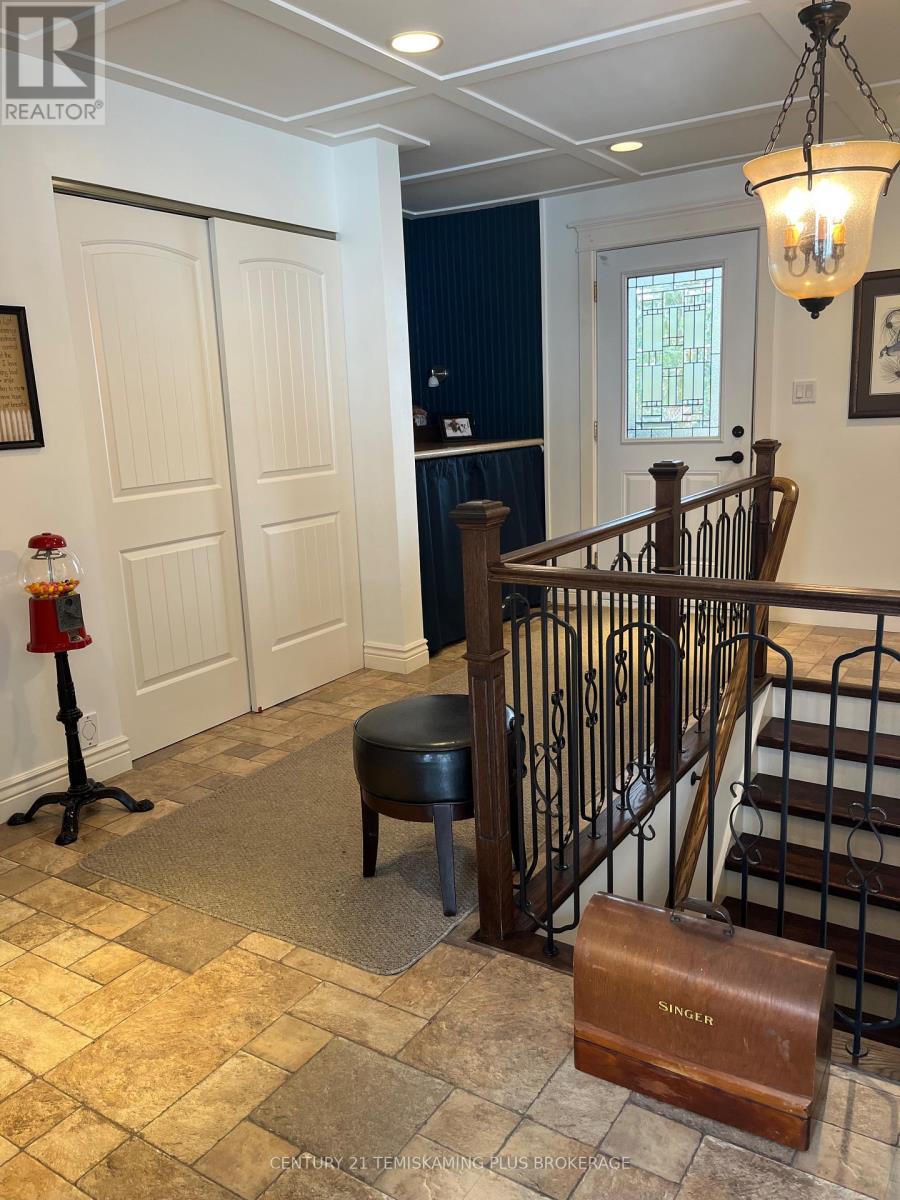 7 Poplar Crescent, Temagami, Ontario  P0H 2H0 - Photo 4 - X13069128