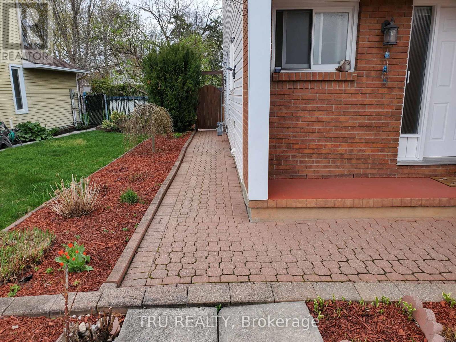 1078 St Emmanuel Terrace, Ottawa, Ontario  K1C 2J7 - Photo 2 - X13055176