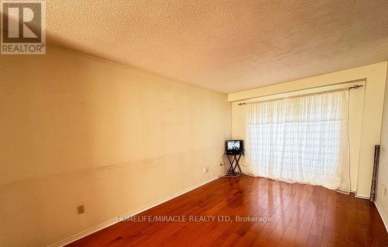 8 Lansbury Drive, Toronto, Ontario  M1V 3H6 - Photo 3 - E13087384
