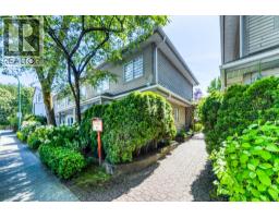 6 815 TOBRUCK AVENUE, North Vancouver, British Columbia