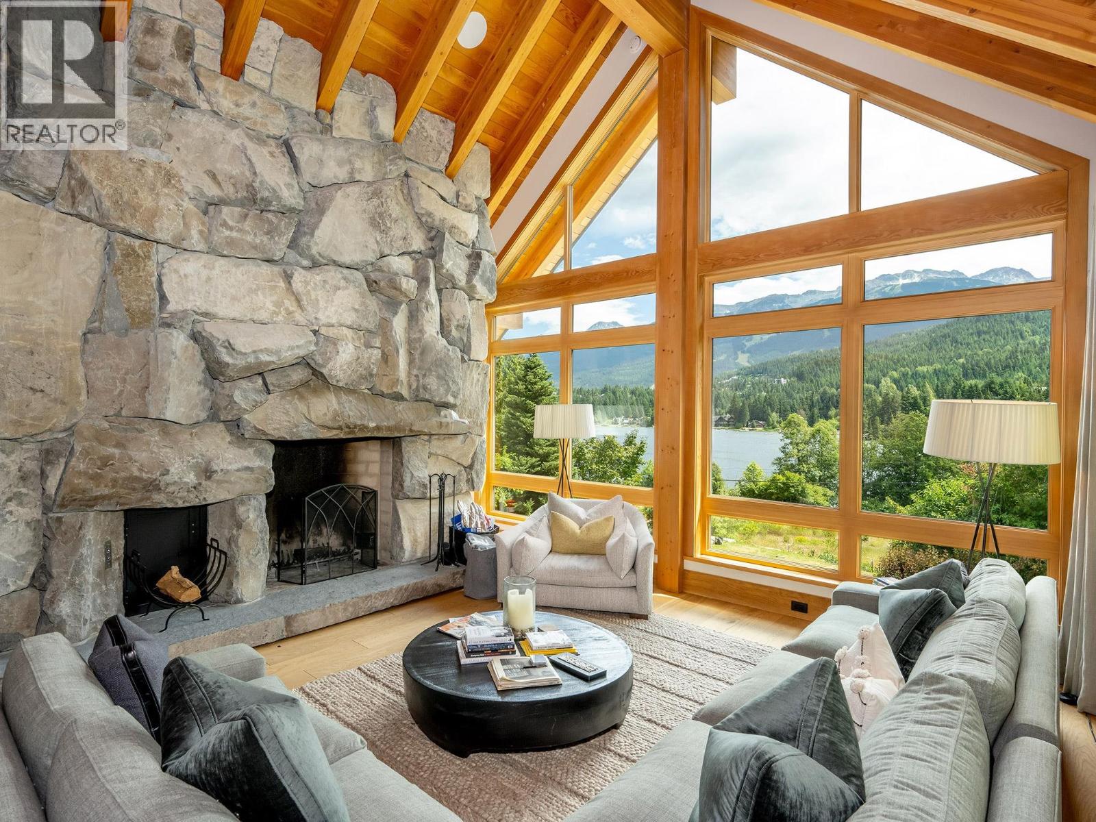5520 Old Mill Lane, Whistler, British Columbia  V8E 0C4 - Photo 2 - R3119929