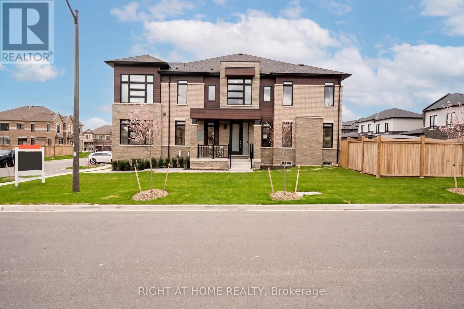 38 VAN WART STREET, Whitby, Ontario