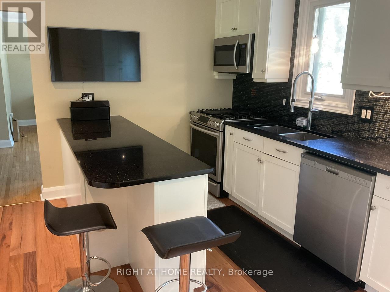 2 Columbia Street E, St. Catharines (Downtown), Ontario  L2R 5H6 - Photo 23 - X13087408