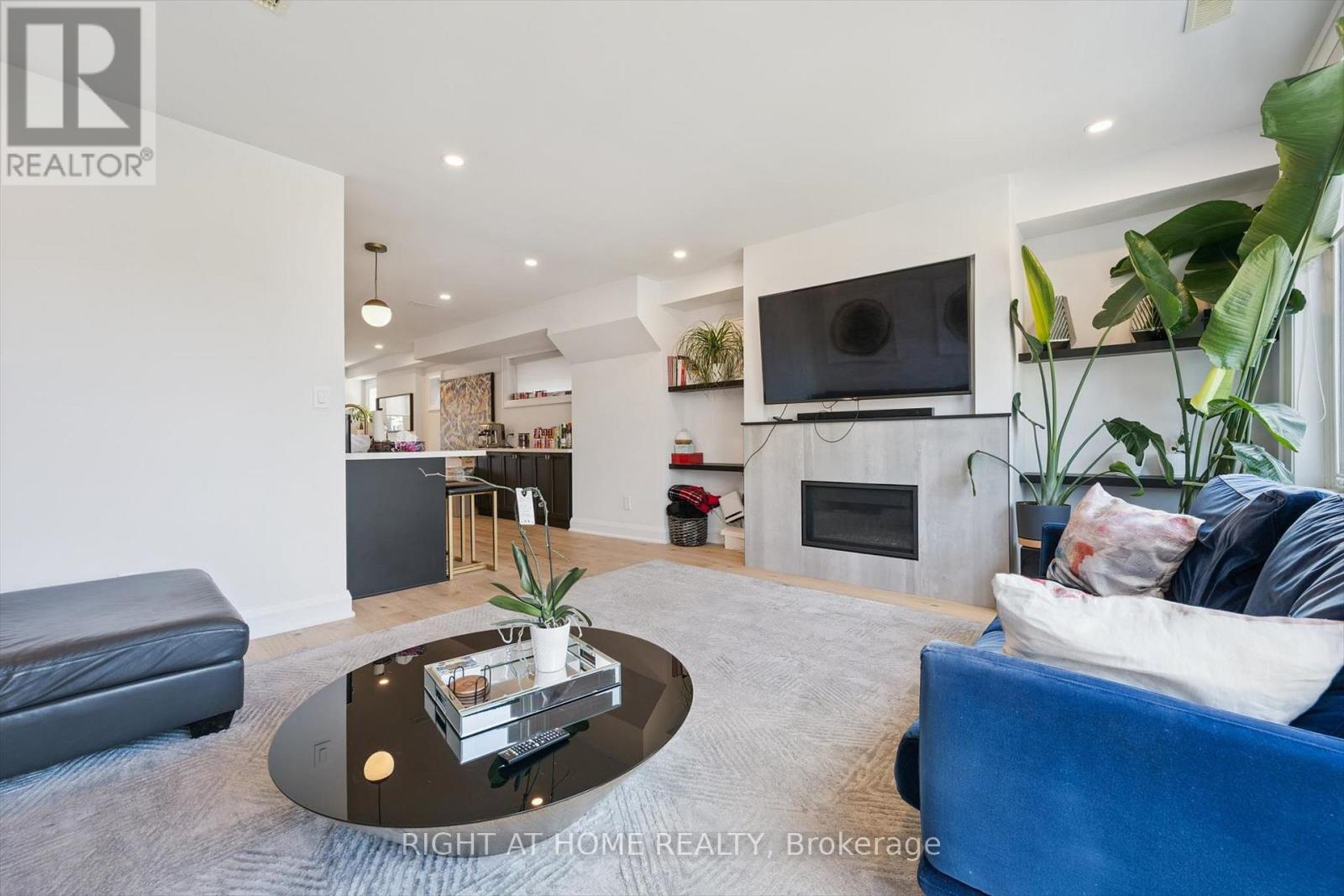 814 COXWELL AVENUE, Toronto, Ontario