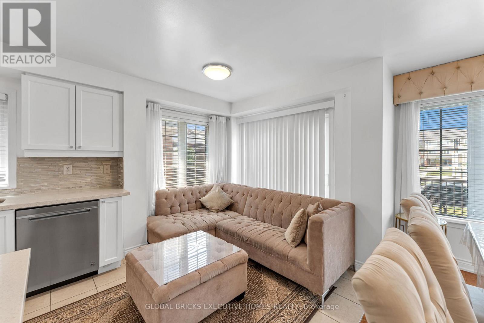2478 William Jackson Drive, Pickering, Ontario  L1X 0C3 - Photo 8 - E13085488