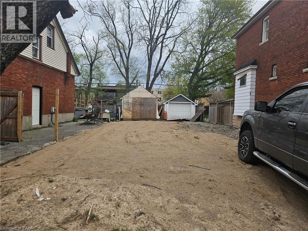 18 Tuxedo Avenue N, Hamilton, Ontario  L8H 4P5 - Photo 3 - 40827480