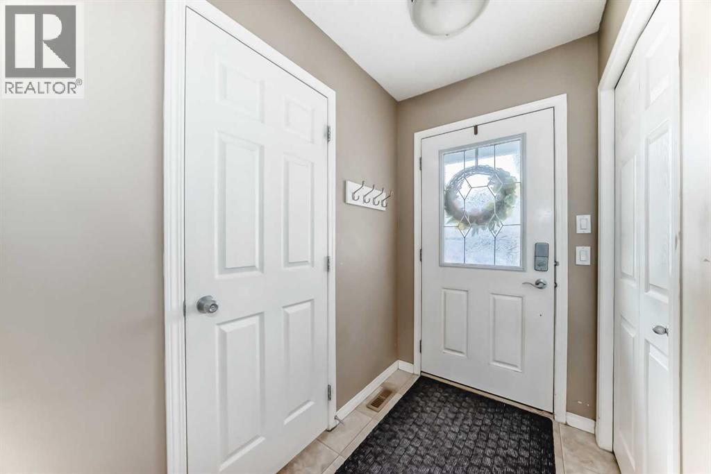 137 Luxstone Way SW, Airdrie, Alberta  T4B 3C2 - Photo 2 - A2305690