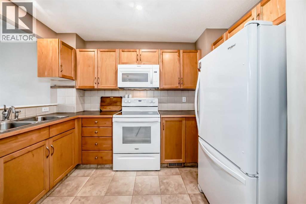 137 Luxstone Way SW, Airdrie, Alberta  T4B 3C2 - Photo 5 - A2305690