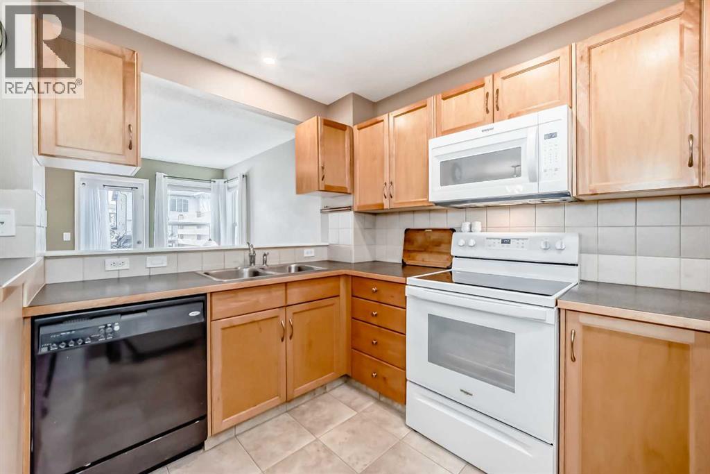 137 Luxstone Way SW, Airdrie, Alberta  T4B 3C2 - Photo 6 - A2305690