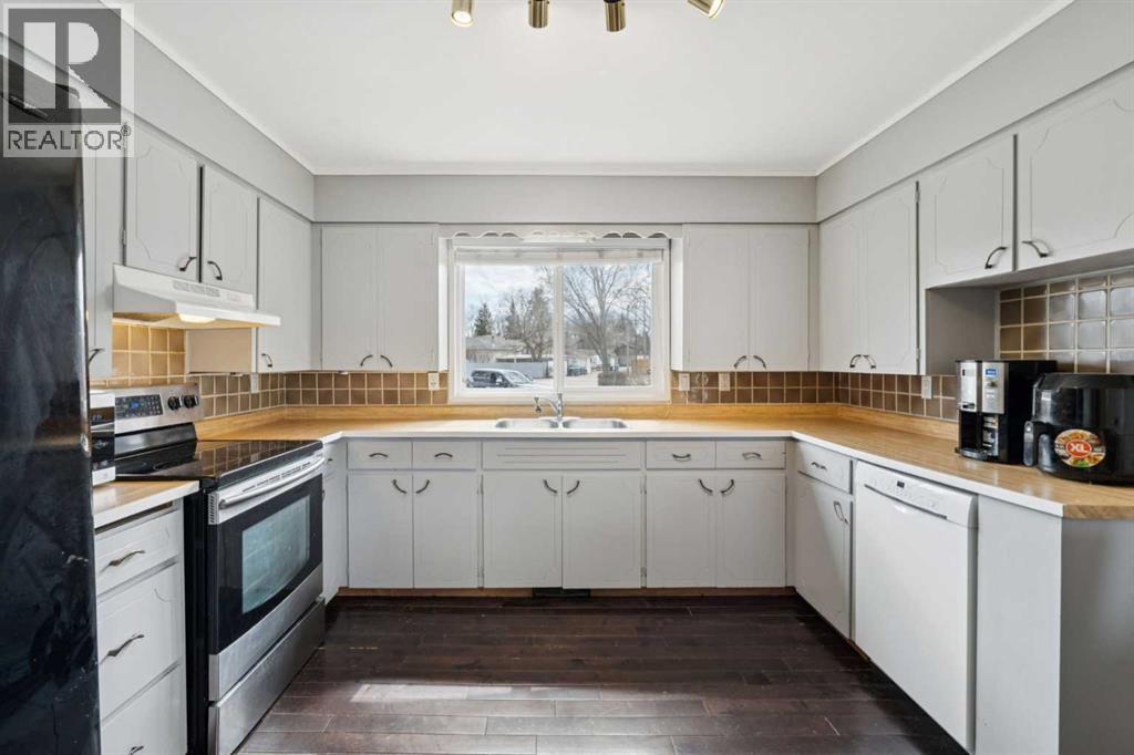214 Springwood Place Sw, Calgary, Alberta  T2W 0L3 - Photo 8 - A2307366