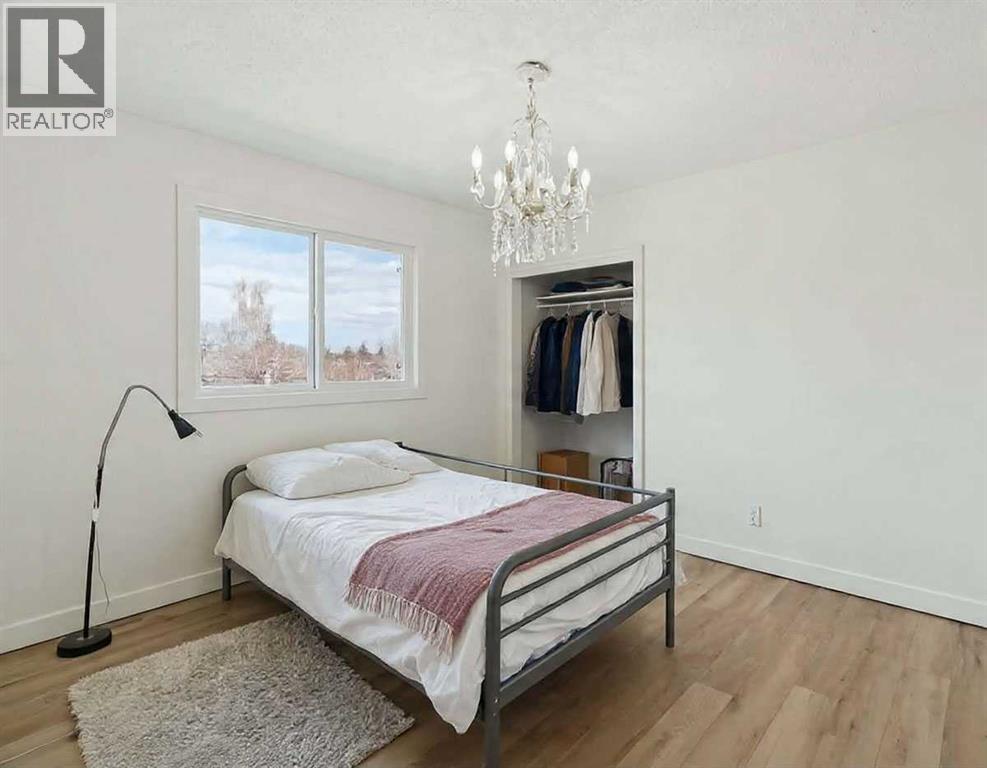214 Springwood Place Sw, Calgary, Alberta  T2W 0L3 - Photo 12 - A2307366