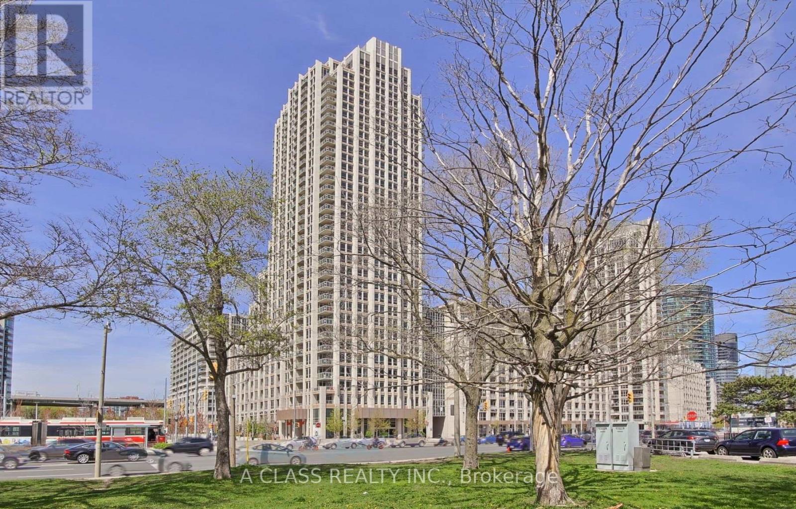 902 - 628 FLEET STREET, Toronto, Ontario