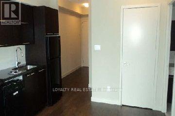 2701 - 126 Simcoe Street, Toronto (Waterfront Communities), Ontario  M5H 4E6 - Photo 2 - C13087426
