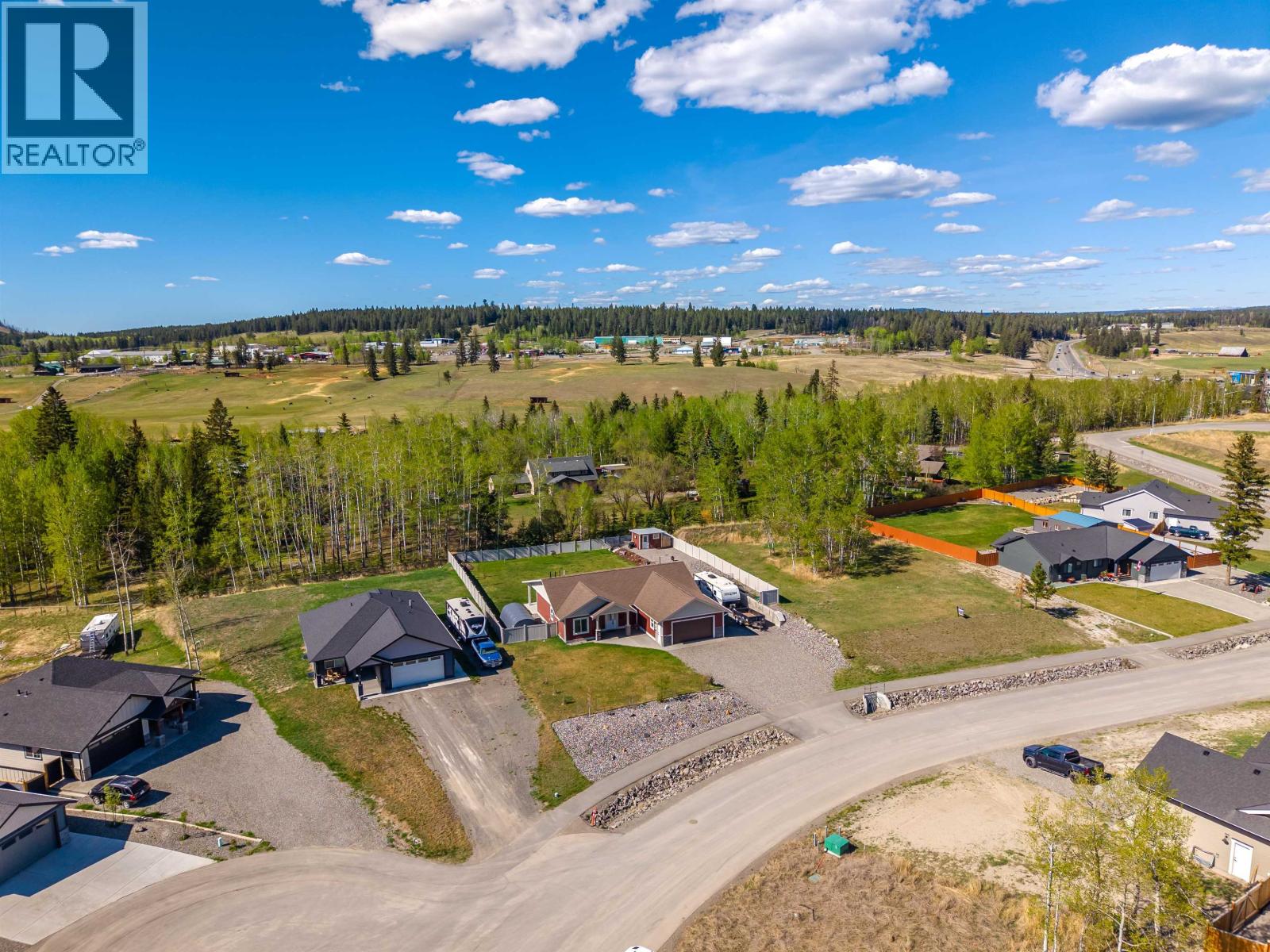 314 Sandhill Crescent, 100 Mile House, British Columbia  V0K 2E0 - Photo 3 - R3080409