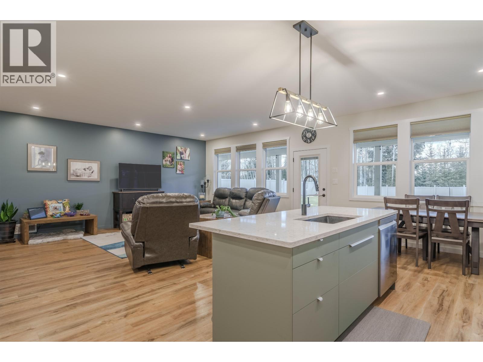 314 Sandhill Crescent, 100 Mile House, British Columbia  V0K 2E0 - Photo 6 - R3080409