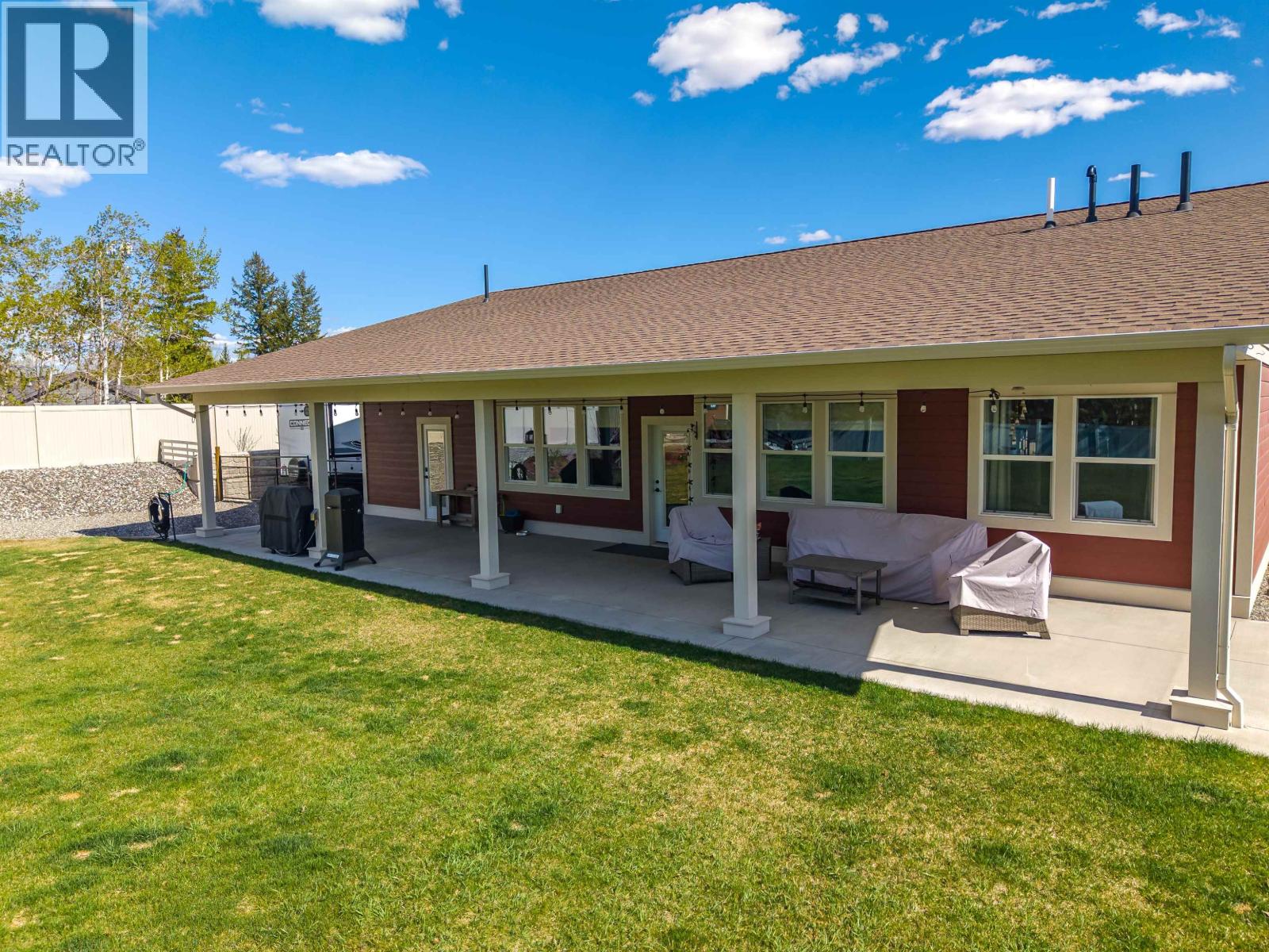 314 Sandhill Crescent, 100 Mile House, British Columbia  V0K 2E0 - Photo 2 - R3080409