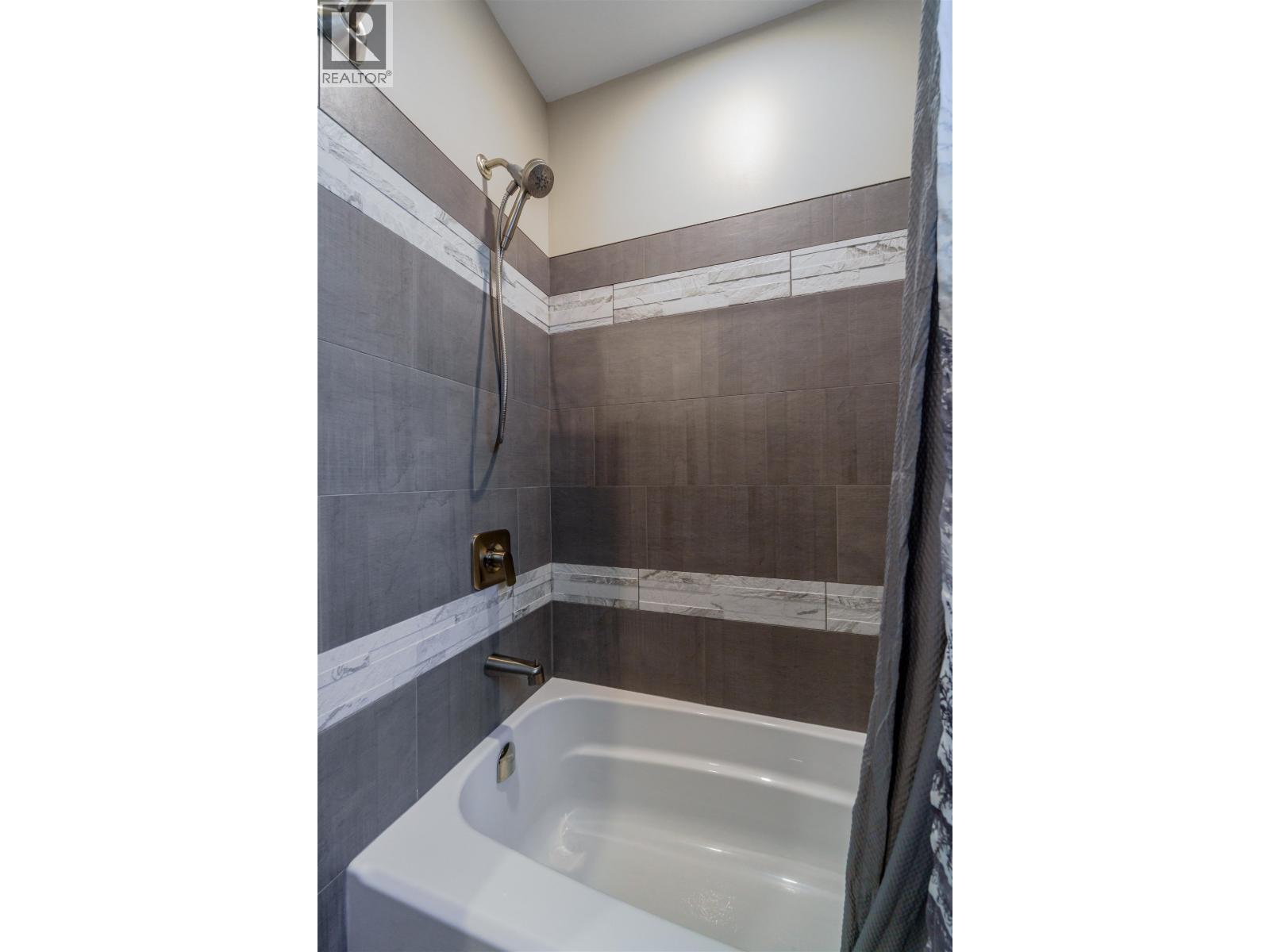314 Sandhill Crescent, 100 Mile House, British Columbia  V0K 2E0 - Photo 22 - R3080409