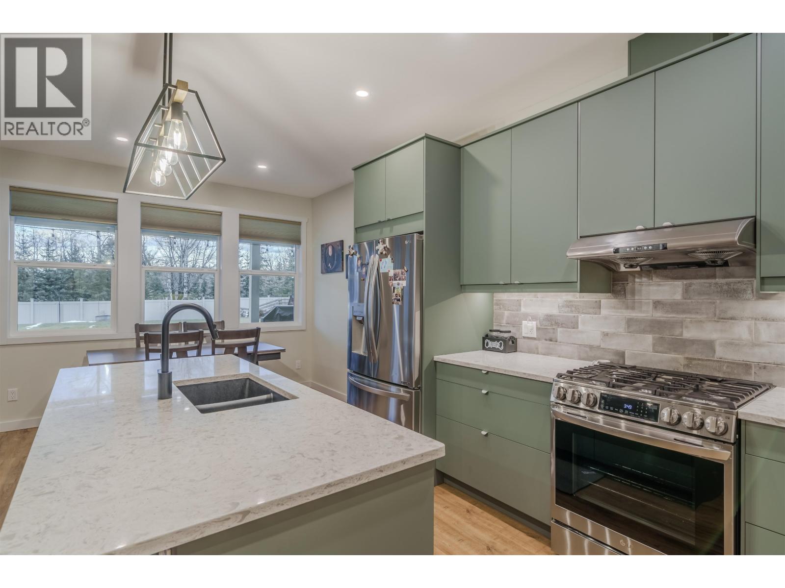 314 Sandhill Crescent, 100 Mile House, British Columbia  V0K 2E0 - Photo 5 - R3080409