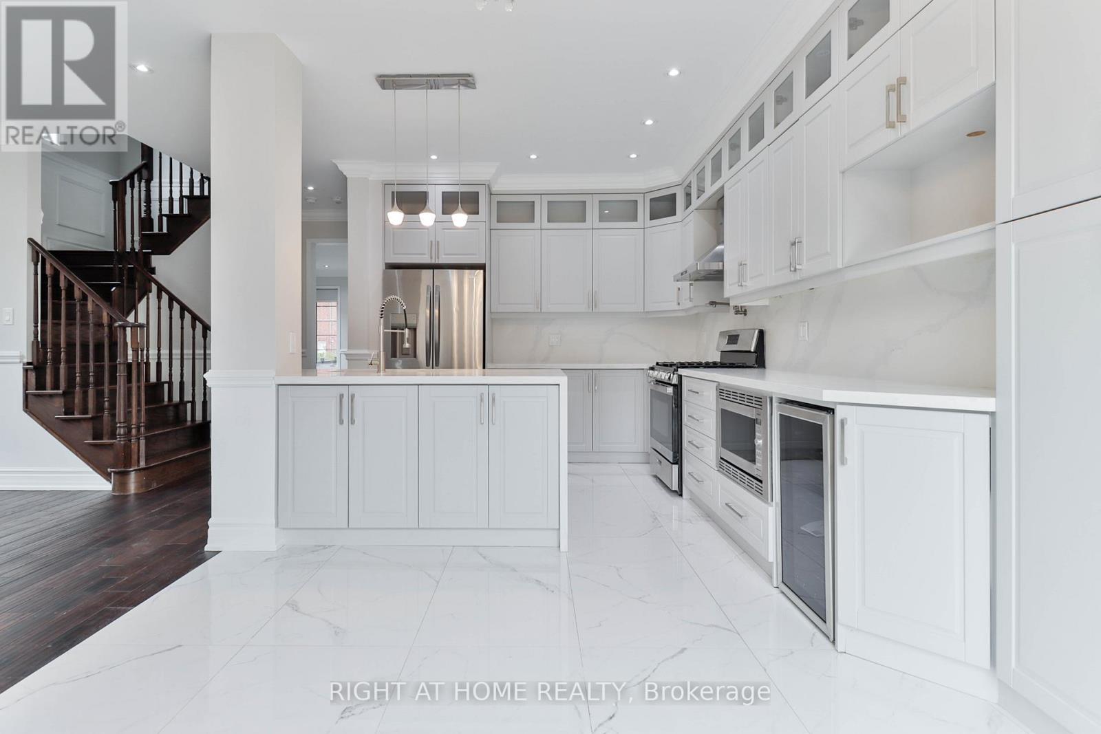 Main + Upper - 186 Cosgrove Drive, Oshawa, Ontario  L1L 0K5 - Photo 12 - E13087414