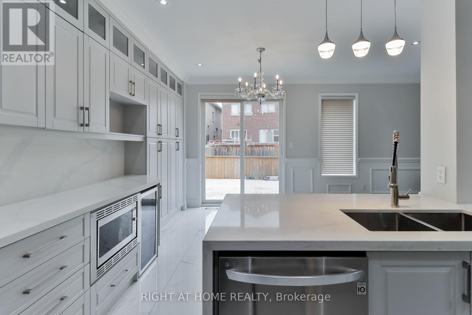 Main + Upper - 186 Cosgrove Drive, Oshawa, Ontario  L1L 0K5 - Photo 16 - E13087414