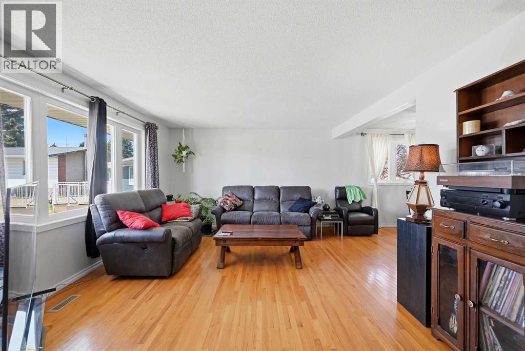 1012 Riddell Place SE, Calgary, Alberta  T2A 1Y5 - Photo 8 - A2306511