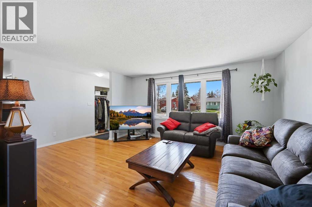 1012 Riddell Place SE, Calgary, Alberta  T2A 1Y5 - Photo 9 - A2306511