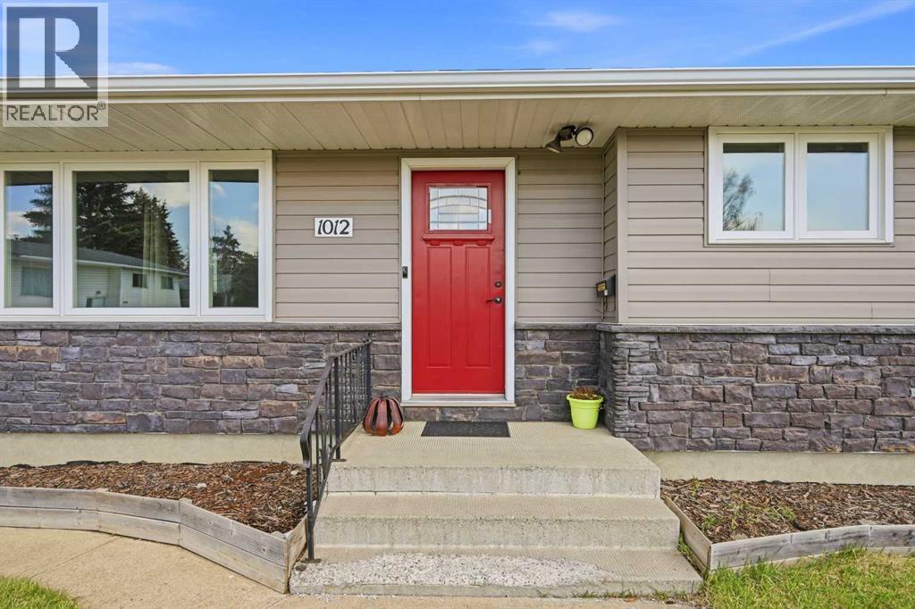 1012 Riddell Place SE, Calgary, Alberta  T2A 1Y5 - Photo 5 - A2306511
