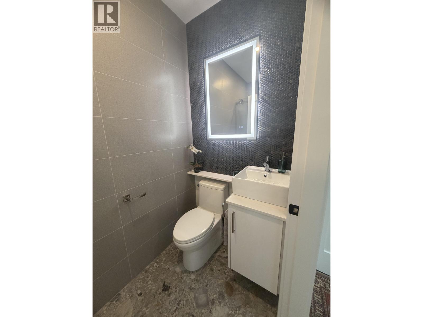 3762 Fleming Street, Vancouver, British Columbia  V5N 3W2 - Photo 9 - R3108986