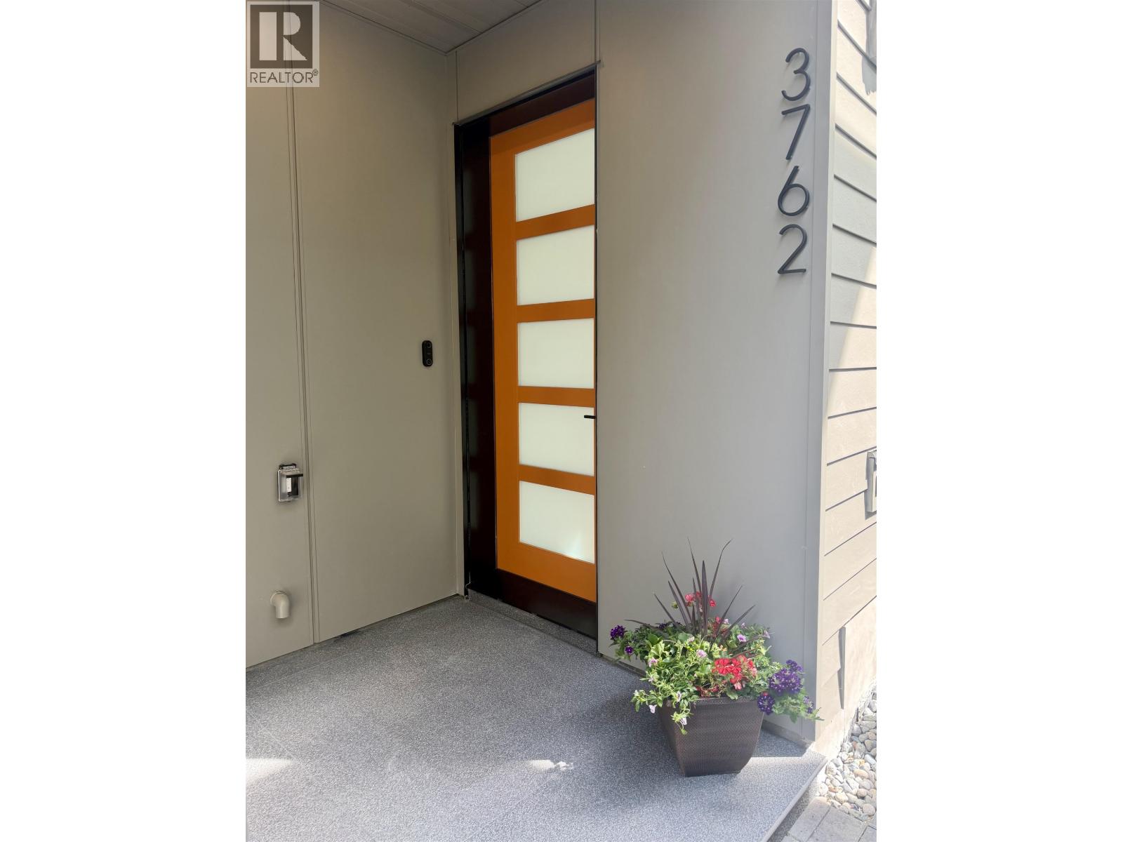 3762 Fleming Street, Vancouver, British Columbia  V5N 3W2 - Photo 2 - R3108986