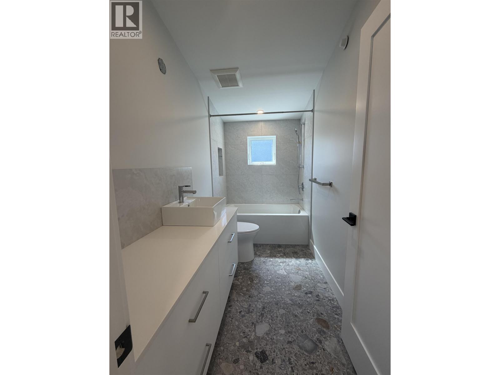 3768 Fleming Street, Vancouver, British Columbia  V5N 3W2 - Photo 11 - R3119872