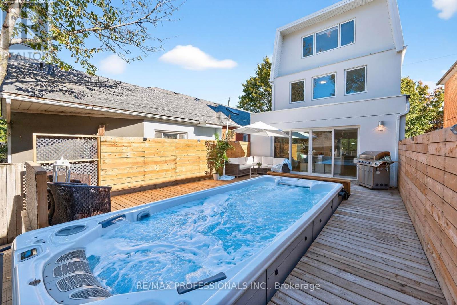 22 Ninth Street, Toronto, Ontario  M8V 3E3 - Photo 2 - W13087432