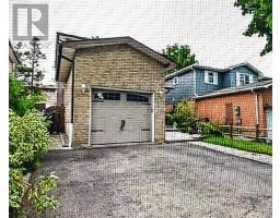 16 BLOSSOM AVENUE, Brampton, Ontario