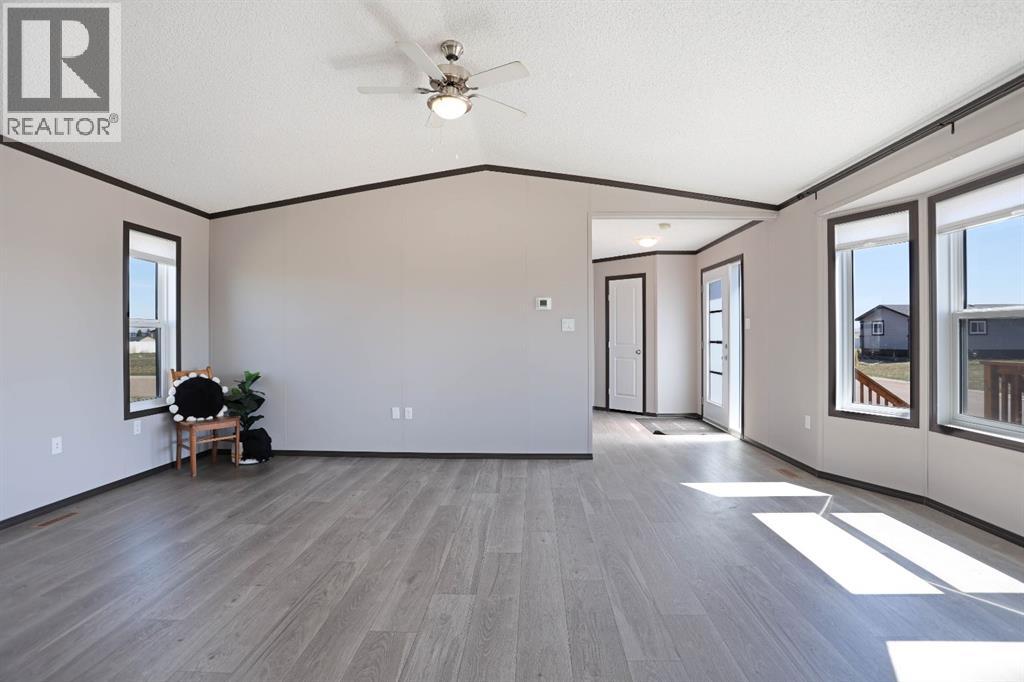 3 Meadowplace Manor E, Brooks, Alberta  T1R 0W9 - Photo 8 - A2307902