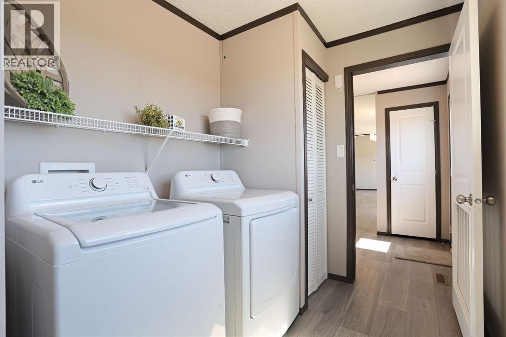 3 Meadowplace Manor E, Brooks, Alberta  T1R 0W9 - Photo 30 - A2307902