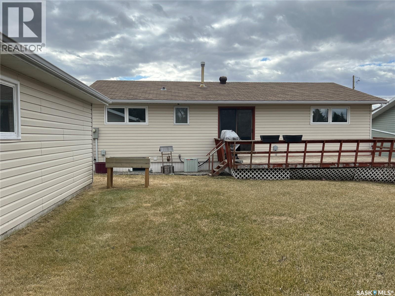 901 Thompson Street, Whitewood, Saskatchewan  S0G 5C0 - Photo 3 - SK035009