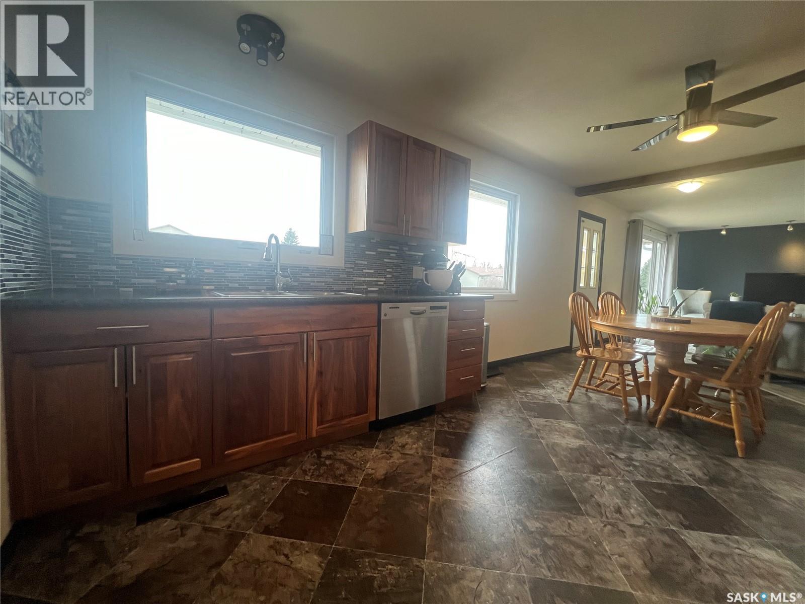 901 Thompson Street, Whitewood, Saskatchewan  S0G 5C0 - Photo 8 - SK035009